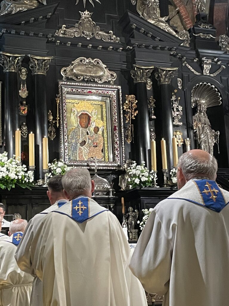 La Vierge noire de Czestochowa dans la chapelle de l'icône Miraculeuse de Jasna Gora.